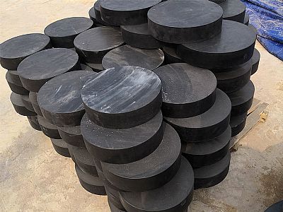 西林县板式橡胶支座由若干层橡胶片与薄钢板经加压硫化